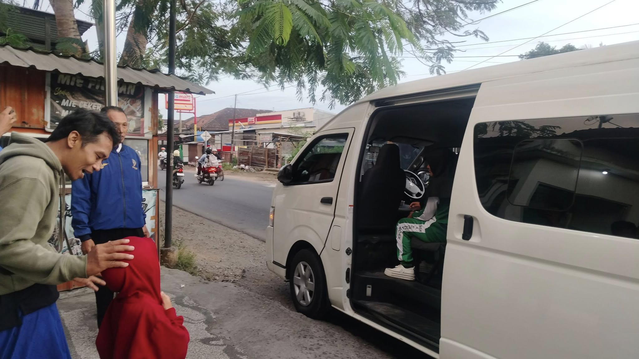 Dishub Loteng Luncurkan Uji Coba Layanan Bus Sekolah Gratis