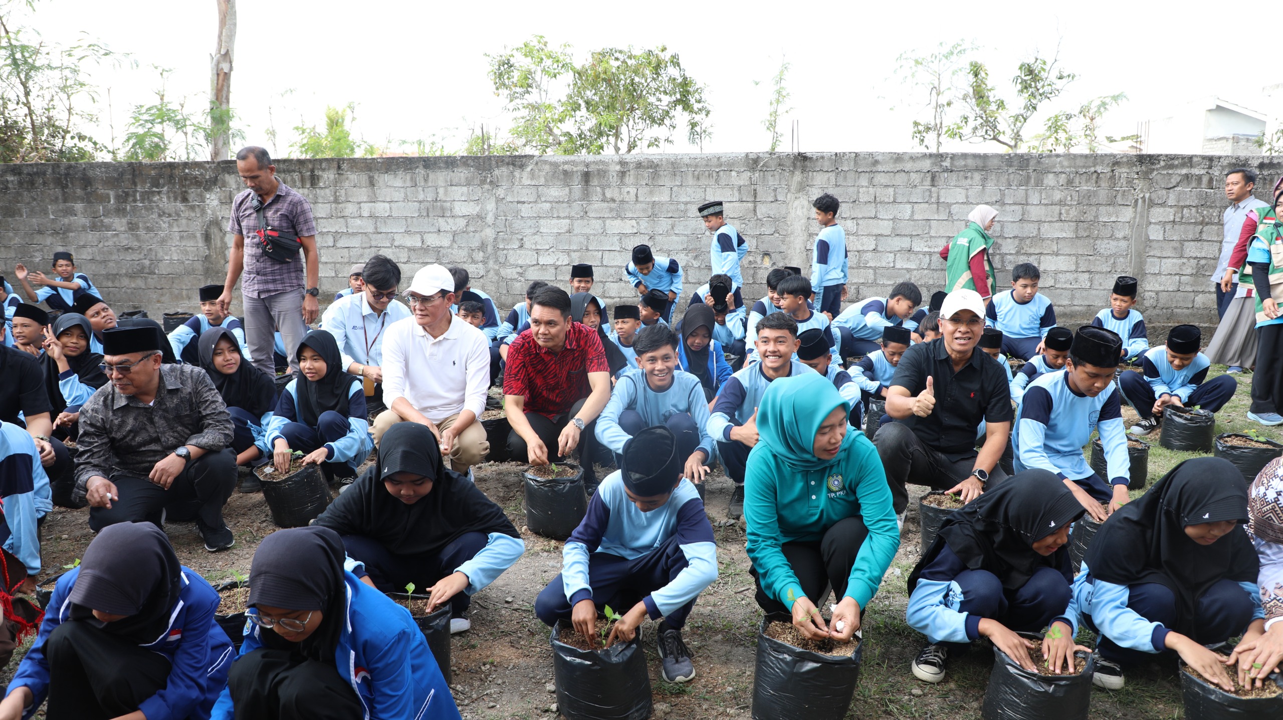Pemkab Lombok Tengah Luncurkan BESTI, Gerakan Tanam Cabai Bersama Siswa untuk Kendalikan Inflasi