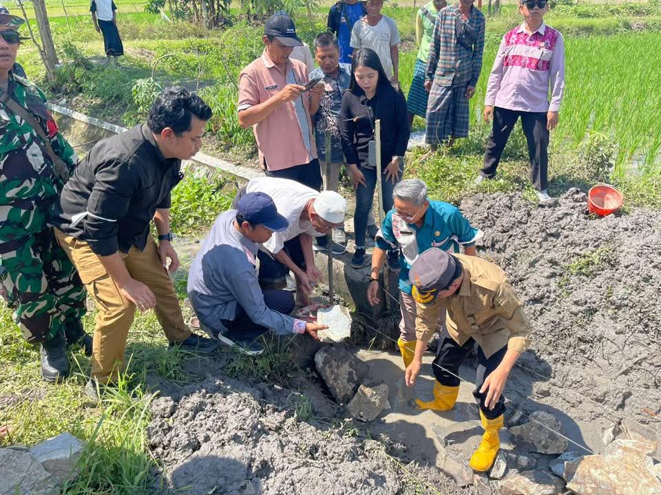 Wakil Bupati Lombok Tengah Letakkan Batu Pertama Kegiatan OPLAH