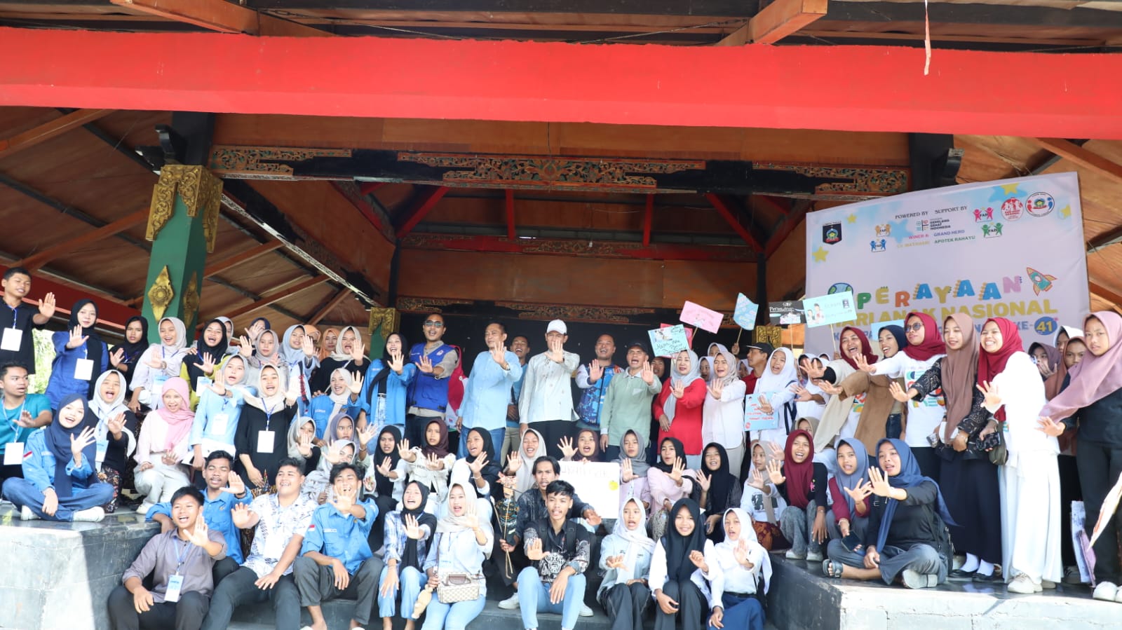 Anak-anak di Lombok Tengah Serukan Penolakan Perkawinan Anak, Bupati H. Lalu Pathul Bahri Dukung Penuh Gerakan HAN 2025