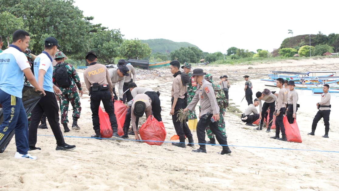 Pemkab Lombok Tengah Launching Gerakan Indonesia ASRI