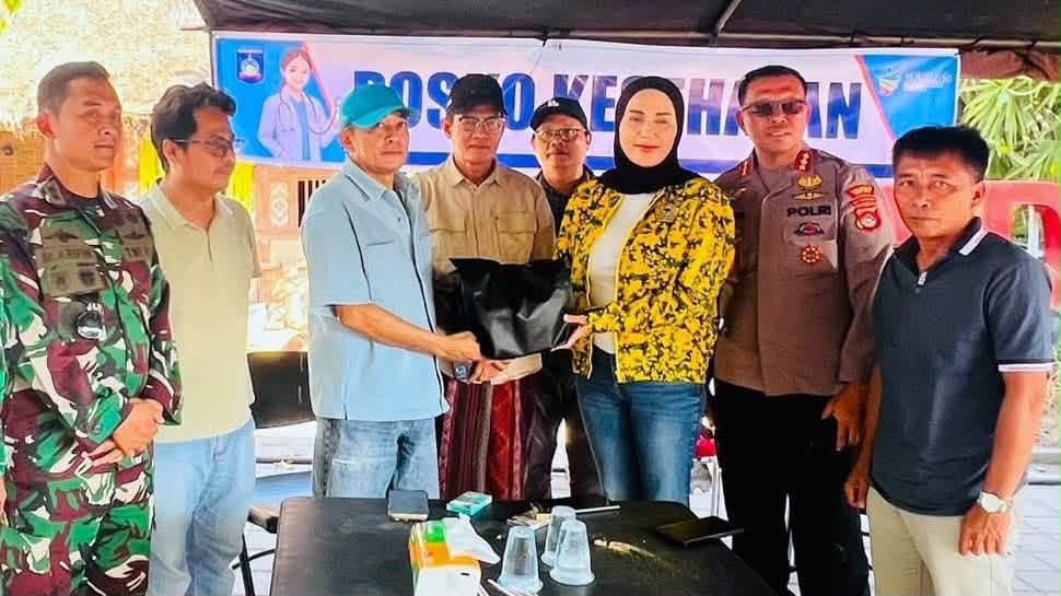 Wakil Ketua DPR RI Hj. Sari Yuliati Salurkan Bantuan Rp200 Juta dan 100 Paket Sembako untuk Korban Kebakaran Sade